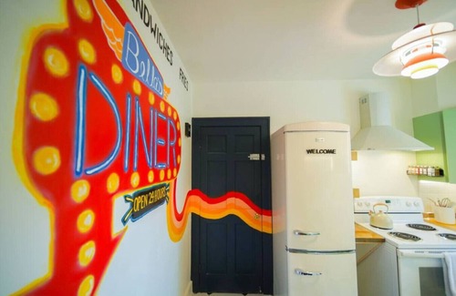 Southeast Omaha Apartment | Retro Retreat|Funky Vibes Duplex