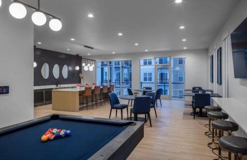 Milwaukee Apartment | Retro Retreat in Wauwatosa