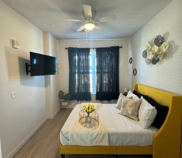 Milwaukee Apartment | Retro Retreat in Wauwatosa