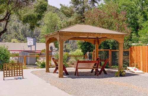 Upper Lake House | Retro RV with picturesque hills and lake access