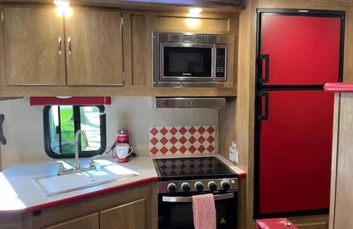 Ocala House | Retro Style Camper. Close to I-75, WEC, Shopping