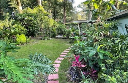 Ocala House | Retro Style Camper. Close to I-75, WEC, Shopping