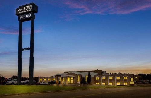 Minot Hotel | Revel Hotel Minot - SureStay Collection by Best Western