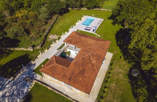 Monterroso Cottage | Reverence Villas Fufin