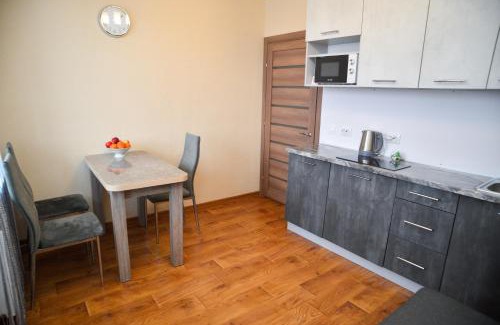 Darnyckyj Apartment | Revutskogo 54 метро Харьковская, Позняки, Квартира з видом на озеро