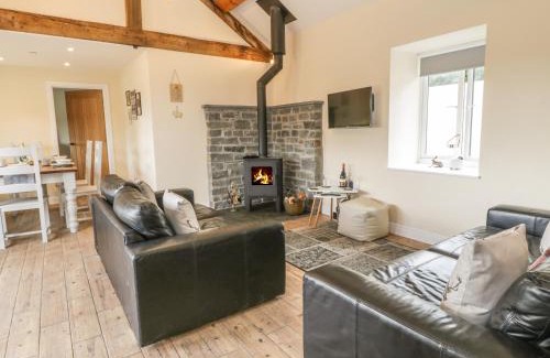 Oswestry House | Rhianwen, Plas Moelfre Hall Barns