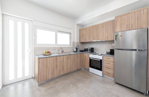 Petaloudes Apartment | Rhodes Rose flat with garden and jacuzzi