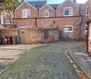 Barrow upon Humber House | Ribston Pippin 3 bed modernised character cottage