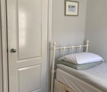 Barrow upon Humber House | Ribston Pippin 3 bed modernised character cottage