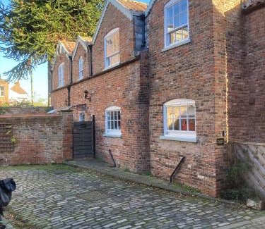 Barrow upon Humber House | Ribston Pippin 3 bed modernised character cottage