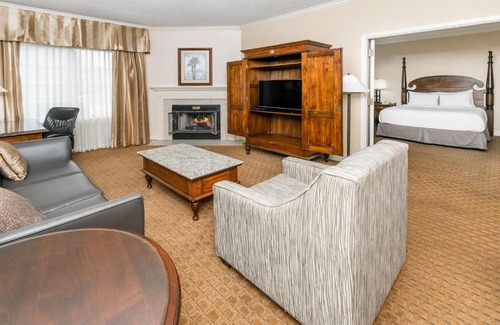 Mid City South Hotel | Richmond Inn & Suites Trademark Collection by Wyndham