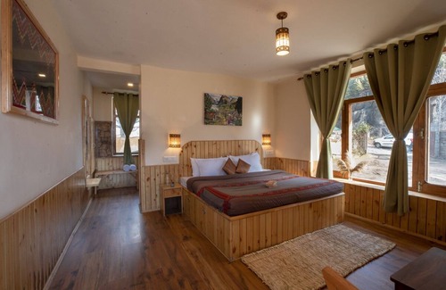 Manali Hotel | Ride Inn Cafe and Resort