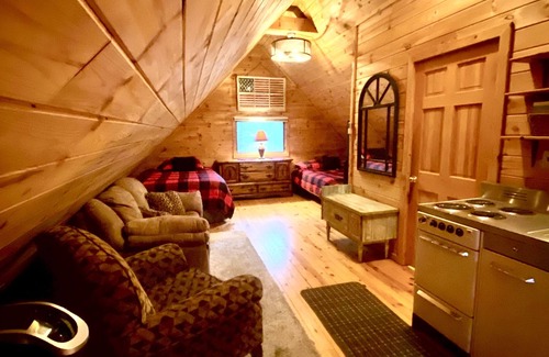 Paradise Cabin | Riders Paradise. Bunkhouse within seconds of the trail on all season road.