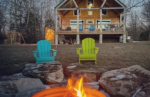 Saint Joe Cabin | Ridge Top Cabin near Buffalo National River with privacy and views.