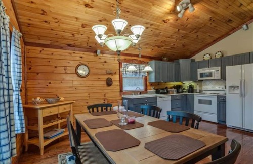 Rutherfordton Cabin | Ridge View Cabin with Fireplace Pet Friendly 2.7 miles from TIEC