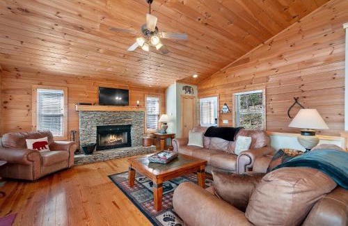 Settlers Ridge House | Ridgeview Cabin