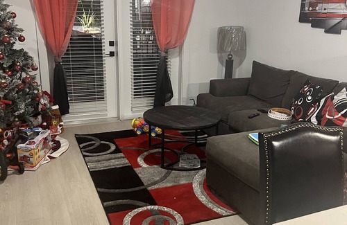 Ruskin Condo | Ridley waterset 5 mins away from dominos