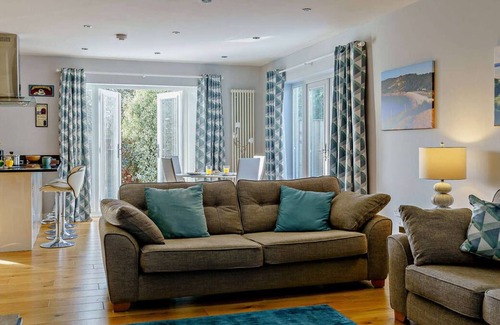 Bishopston House | Ridley Way in the beautiful Swansea