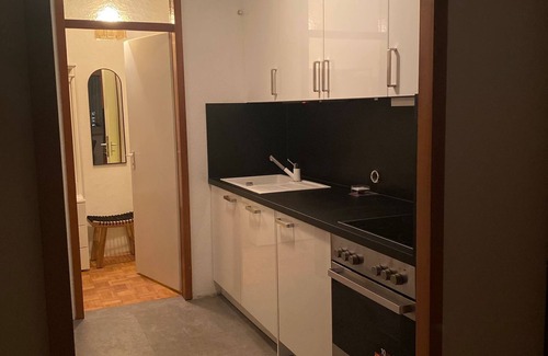 Oberkassel Apartment | Right at the Top in Oberkassel! NEW BATHROOM & KITCHEN!