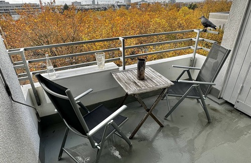 Oberkassel Apartment | Right at the Top in Oberkassel! NEW BATHROOM & KITCHEN!