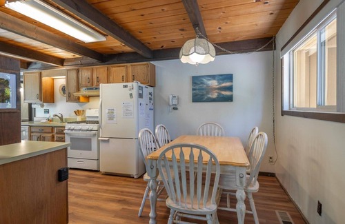 Tahoe Vista Ski Chalet | Rim Drive Lookout