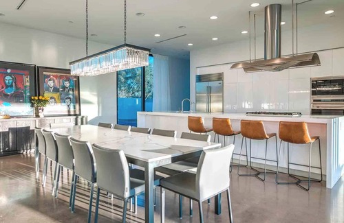 Central Scottsdale House | Ritz Scottsdale: Where Modern Elegance Meets Backyard Recreation Bliss