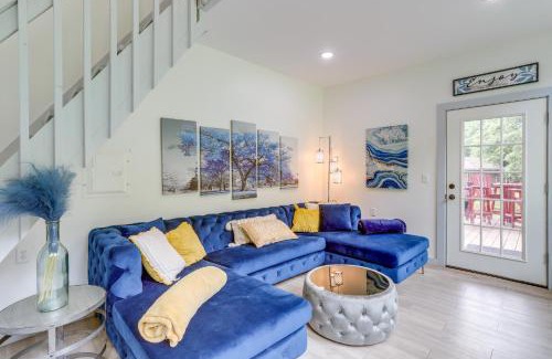 Mountain View Apartment | River Access and Private Deck Mountain View Retreat