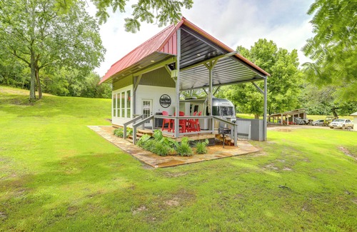 Mountain View Apartment | River Access & Private Deck: Mountain View Retreat