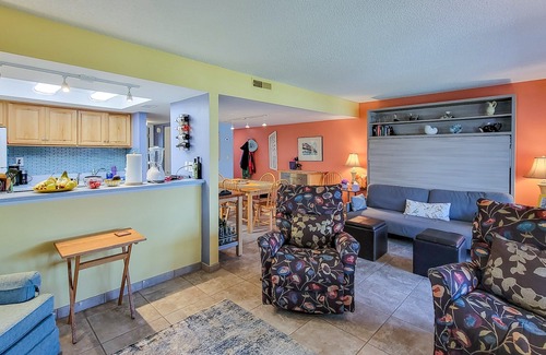 Welaka Condo | River Bend Resort - Pool/River View 1BR #A101