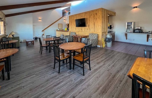 Baudette Hotel | River Bend's Walleye Inn