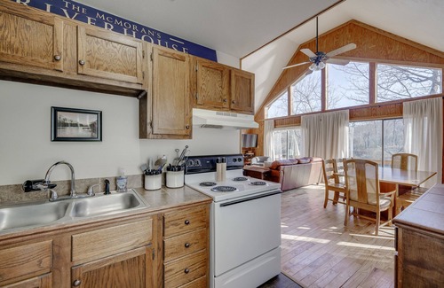 Wilburn Cabin | River front house for ten