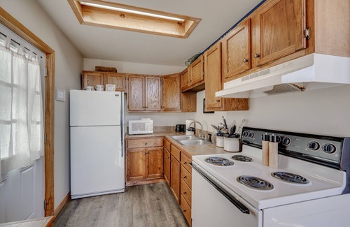 Wilburn Cabin | River front house for ten