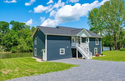 Elkton House | River Oasis Water Front, Pet Friendly Home, 5 King Bedrooms n15 Mins Massanutten