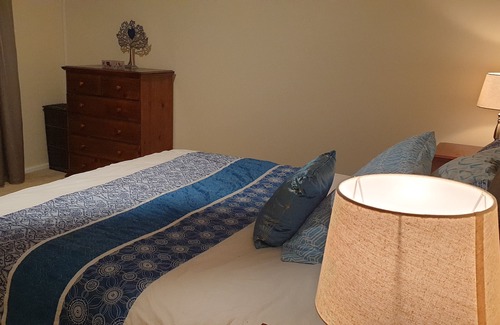 South Yunderup House | River Paradise - Great pet friendly Summer getaway 1 hour from Perth