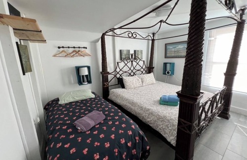 Tampa Resort | River Resort unique nature space with Swimspa, 15min to the airport, Pole Poker