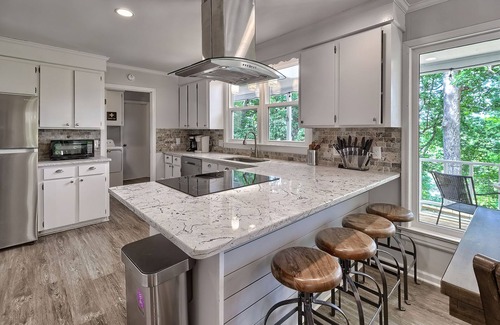 State Park House | River Retreat-Treetop waterfront home, big views!