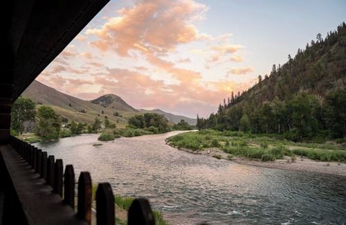 North Fork Hotel | River's Fork Lodge