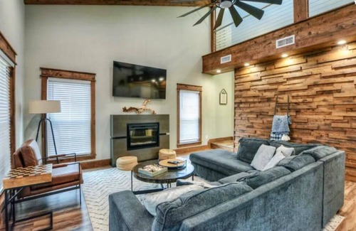 Glenwood Cabin | “RIVER TIME” on the CADDO RIVER! Outdoor Oasis!