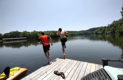 Crane Hill House | Riverbend Ranch for Family Fun on Smith Lake! Dogs welcome!