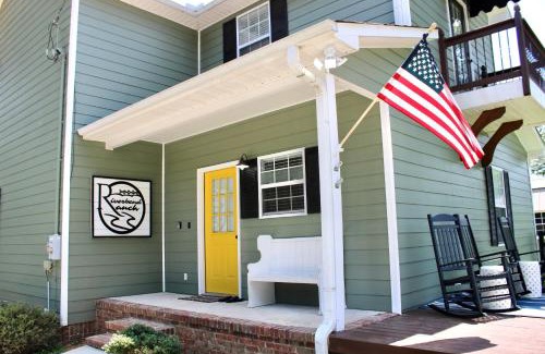 Crane Hill House | Riverbend Ranch for Family Fun on Smith Lake! Dogs welcome!