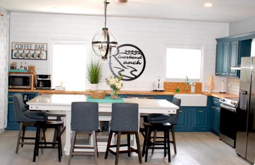 Crane Hill House | Riverbend Ranch for Family Fun on Smith Lake! Dogs welcome!