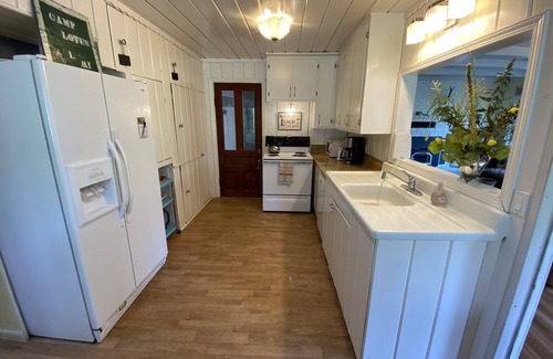 Lotus House | Riverfront Cabin in Coloma!