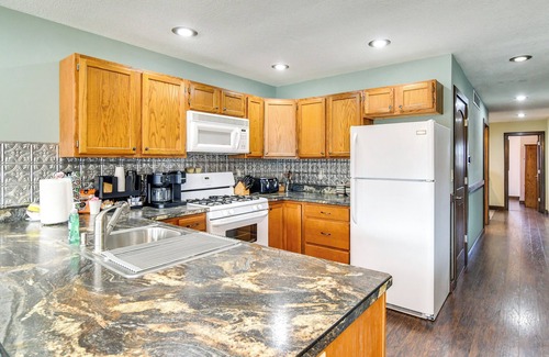 Pella Cabin | Riverfront Cabin Near Dtwn Pella w/Game Room!