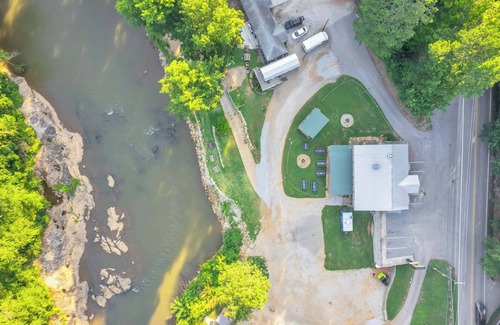 Greenville Cabin | Riverfront Camping Pod, W/Bath House, Min to DT