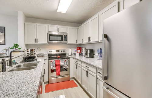 Columbia Apartment | Riverfront Columbia Condo: 4 Mi to Usc!