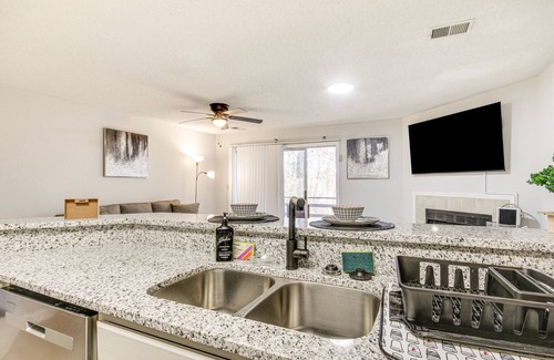 Columbia Apartment | Riverfront Columbia Condo: 4 Mi to Usc!