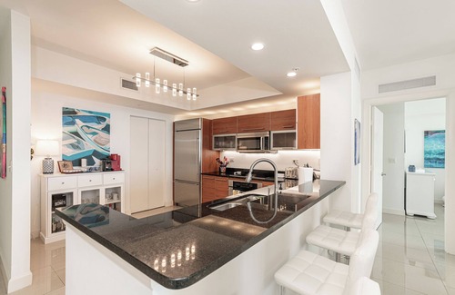 Edgewood Condo | Riverfront, Community Pool/Spa, 8th Floor -3 Bedroom with Den, Highrise Condo!