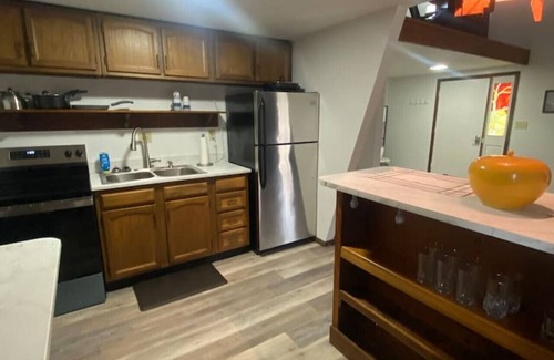 Zanesville House | Riverfront - Cozy Loft Cottage