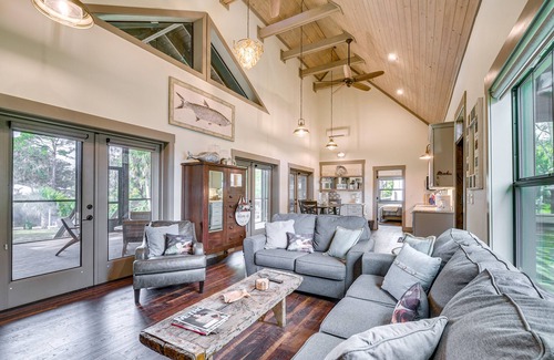 Crystal River House | Riverfront Fisher’s Paradise in Florida w/Dock!