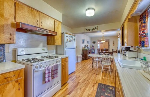 Drake House | Riverfront house on large property - Monthly rental May to September